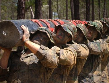 ΕΠΟΠ: Επαγγελματίες oπλίτες σε Ελλάδα και Κύπρο